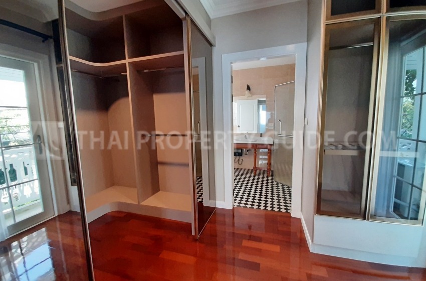 House with Shared Pool in Bangnatrad 